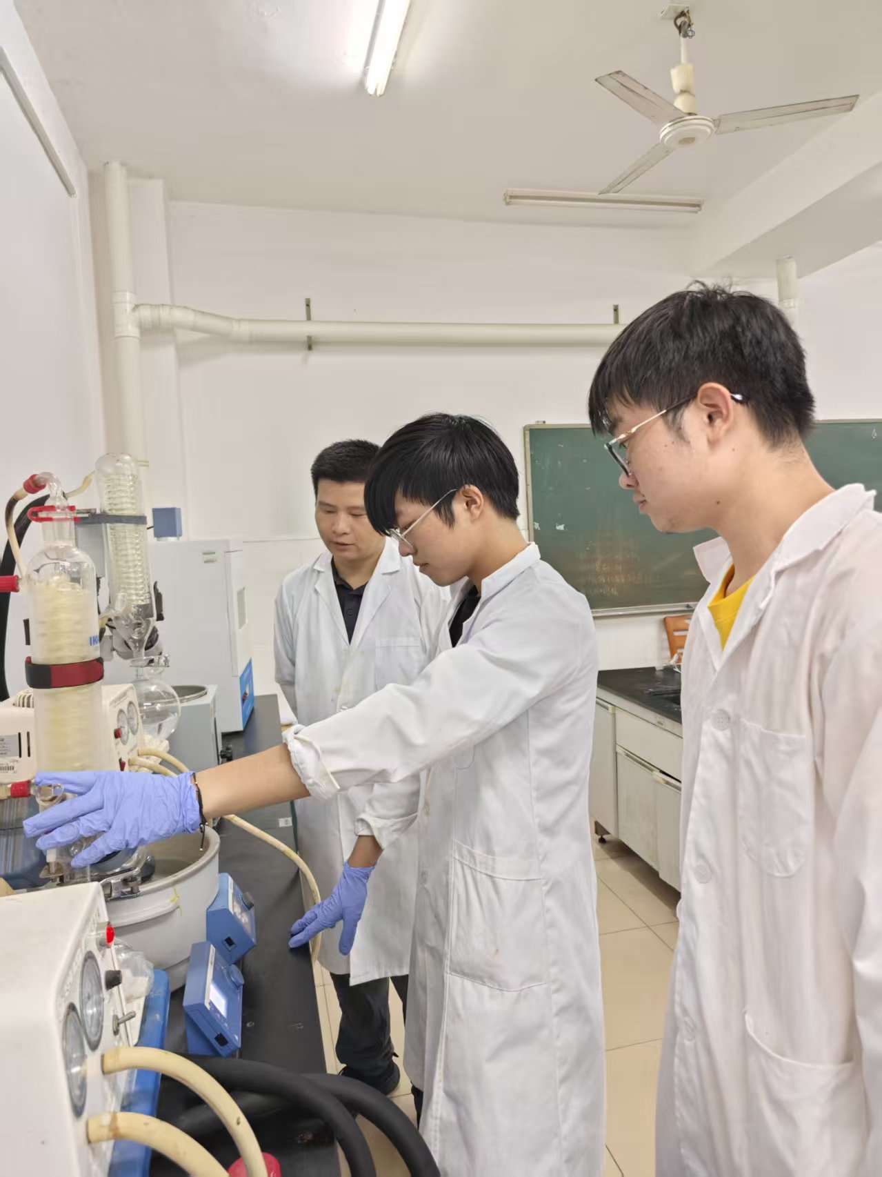 智匯瀟湘 | 化學與生物工程學院趙雄杰 在科技攻關(guān)與成果轉(zhuǎn)化中展現(xiàn)“科院智慧”